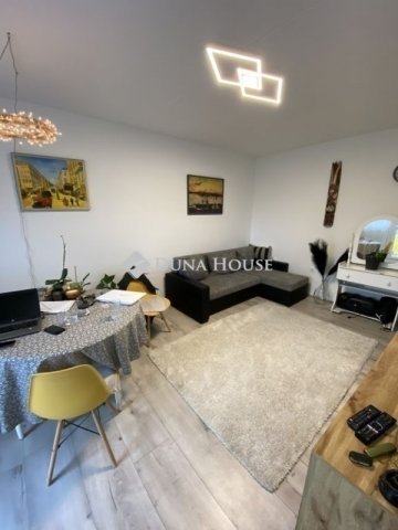 Eladó panellakás, Pécsett 46.4 M Ft, 2 szobás