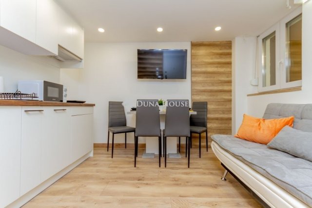 Kiadó téglalakás, albérlet, Budapesten, VI. kerületben