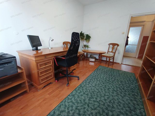 Eladó téglalakás, Veszprémben 95 M Ft, 2+2 szobás