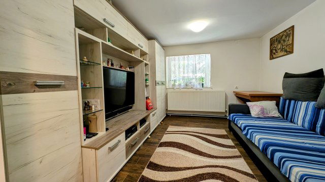 Eladó családi ház, Nyárlőrincen 40 M Ft, 2 szobás