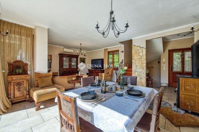 Eladó családi ház, Szentendrén 175 M Ft, 5 szobás