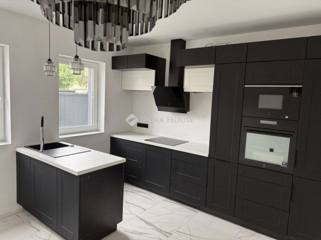 Eladó családi ház, Budapesten, XV. kerületben 175 M Ft, 4 szobás