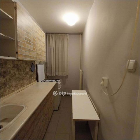 Eladó panellakás, Nyíregyházán 34.8 M Ft, 1+1 szobás