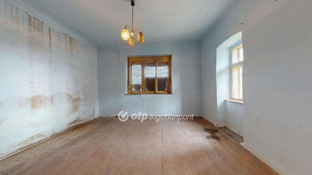 Eladó családi ház, Gesztelyben 10.9 M Ft, 2 szobás