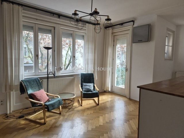 Eladó téglalakás, Budapesten, III. kerületben 140.5 M Ft