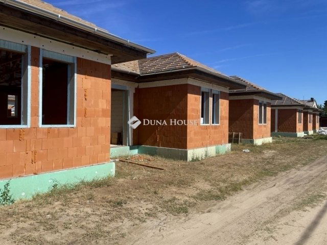 Eladó sorház, Kecskeméten 53.5 M Ft, 3 szobás