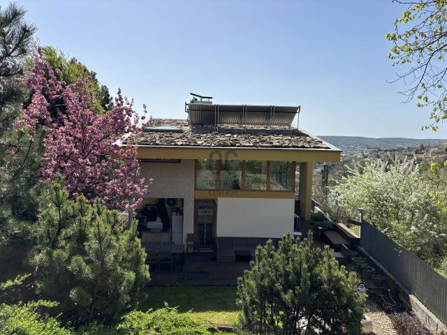 Eladó családi ház, Budaörsön 397 M Ft, 5 szobás