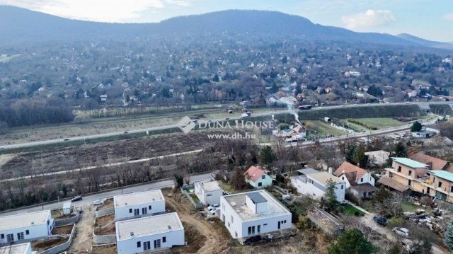 Eladó téglalakás, Budapesten, III. kerületben 145 M Ft, 2 szobás