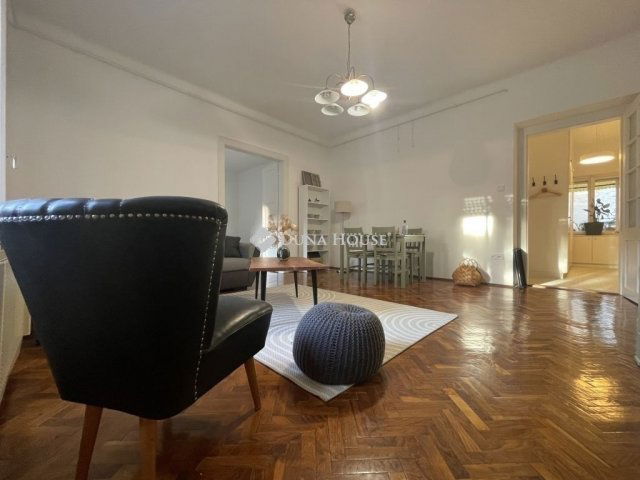 Eladó téglalakás, Pécsett 72 M Ft, 2 szobás