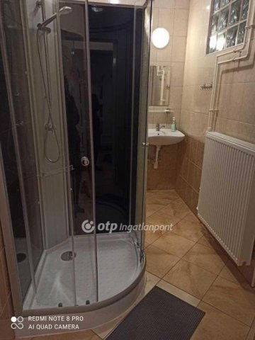 Eladó családi ház, Újszászon 43 M Ft, 5+2 szobás