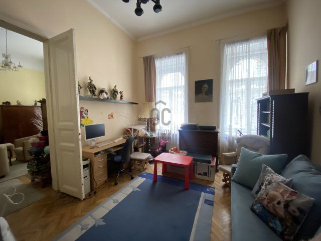 Eladó téglalakás, Budapesten, VI. kerületben, Izabella utcában