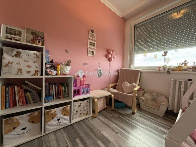 Eladó panellakás, Kecskeméten 49.9 M Ft, 3 szobás