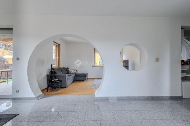 Eladó családi ház, Gödön 99.9 M Ft, 6 szobás