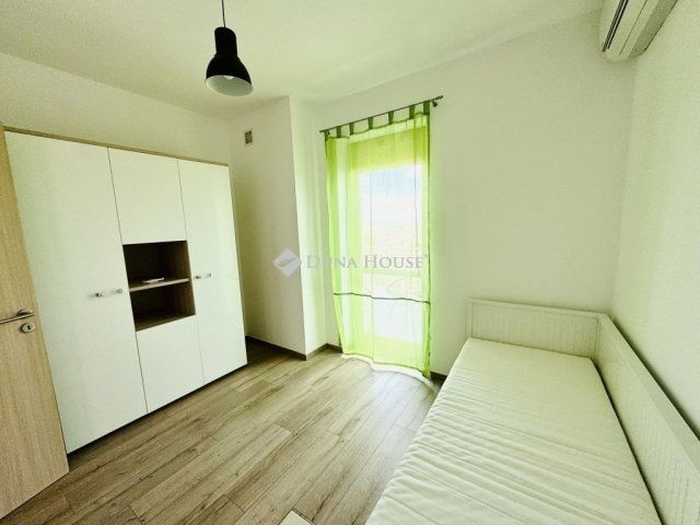 Eladó családi ház, Pécsett 225 M Ft, 6 szobás