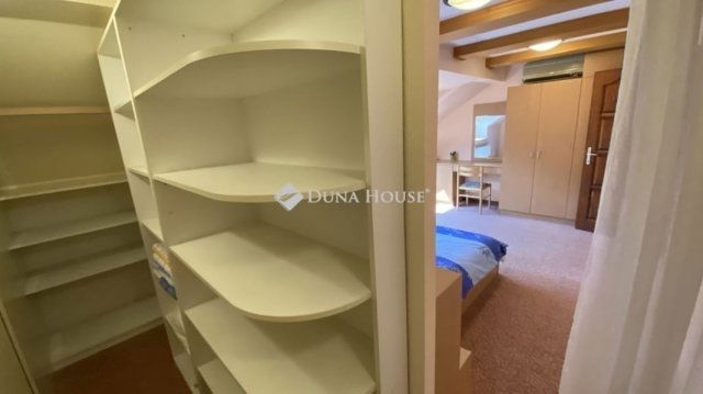 Eladó téglalakás, Székesfehérvárott 69.9 M Ft, 3 szobás