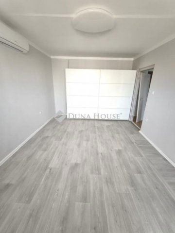 Eladó panellakás, Pécsett 39.9 M Ft, 2 szobás