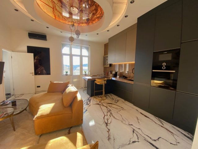 Eladó téglalakás, Budapesten, V. kerületben, Egyetem téren