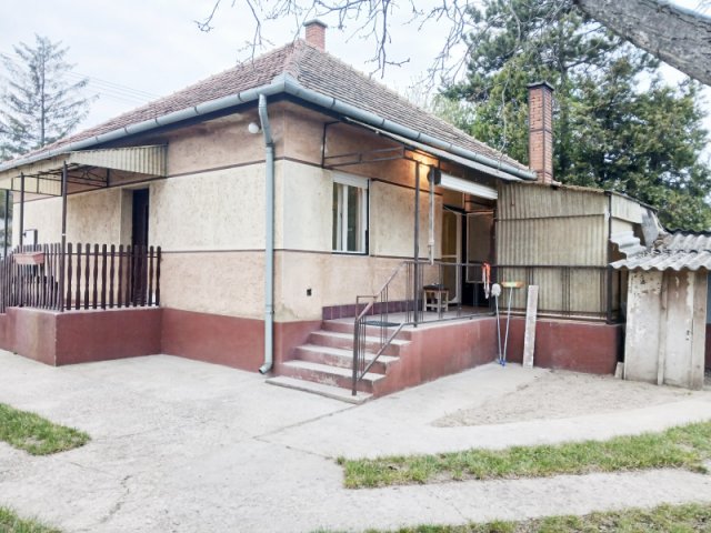 Eladó családi ház, Dabason 40.99 M Ft, 2 szobás