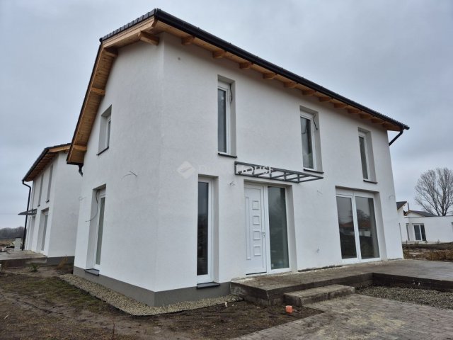 Eladó családi ház, Sződön 124.2 M Ft, 5 szobás