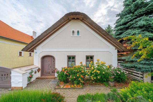 Eladó családi ház, Sukorón 300 M Ft, 4 szobás