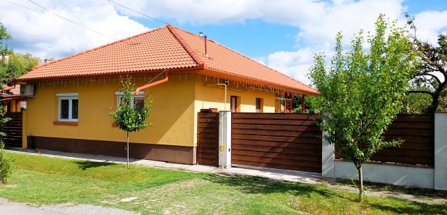 Eladó családi ház, Békésen 41 M Ft, 3 szobás
