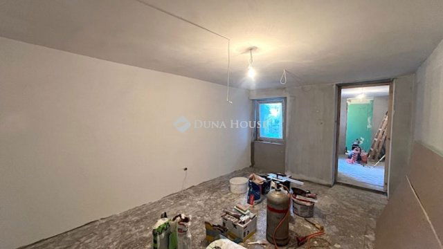 Eladó téglalakás, Budapesten, XX. kerületben, Liliom utcában