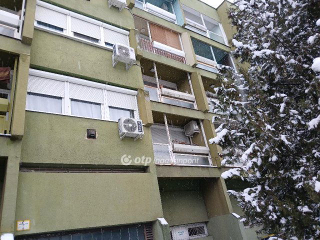 Eladó panellakás, Hatvanban 36 M Ft, 2 szobás