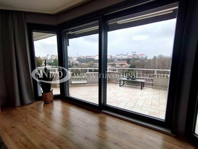 Eladó családi ház, Veszprémben 325 M Ft, 5 szobás