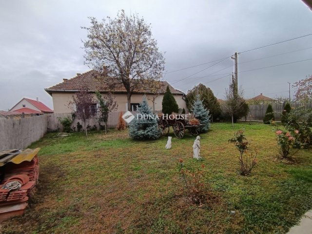 Eladó családi ház, Szegeden 82 M Ft, 5 szobás