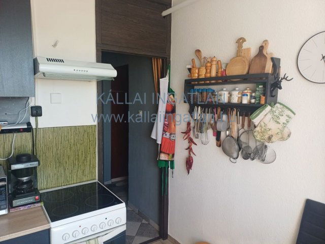 Eladó panellakás, Nyíregyházán 40.5 M Ft, 1+2 szobás