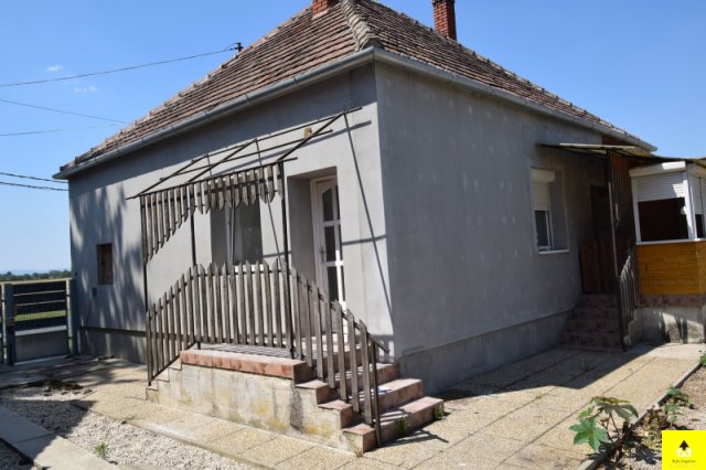 Eladó családi ház, Chernelházadamonyán 33.5 M Ft, 2 szobás
