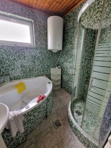 Eladó családi ház, Miháldon 33.909 M Ft, 7 szobás