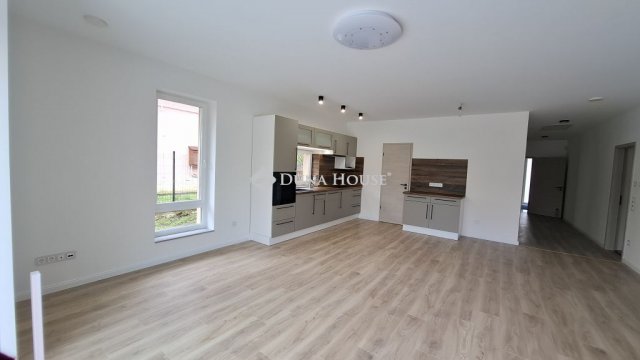 Eladó családi ház, Budapesten, XVI. kerületben, Máté utcában