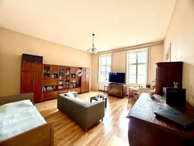 Eladó téglalakás, Budapesten, VIII. kerületben 120 M Ft