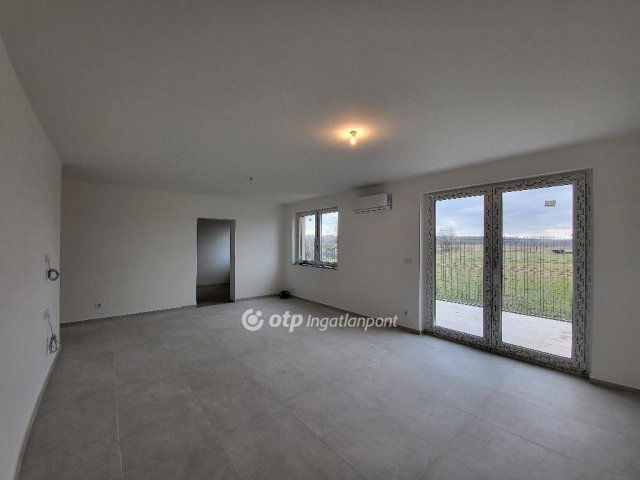 Eladó téglalakás, Szántódon 64.9 M Ft, 2 szobás