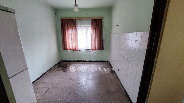 Eladó családi ház, Dévaványán 9 M Ft, 2 szobás