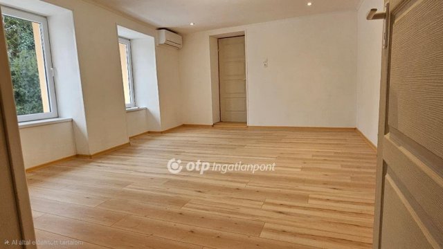 Eladó téglalakás, Egerben 45.9 M Ft, 2 szobás