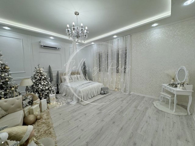 Eladó téglalakás, Pécsett, János utcában 100 M Ft, 3 szobás