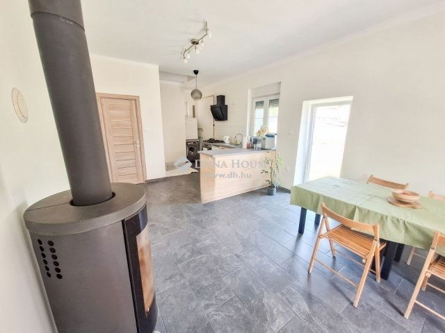 Eladó családi ház, Vecsésen 74.99 M Ft, 3 szobás