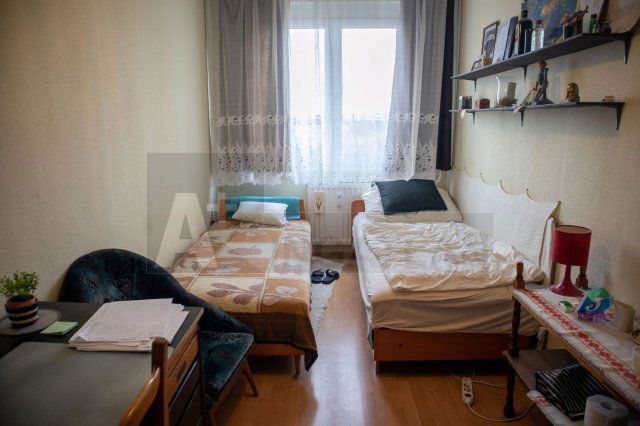 Eladó panellakás, Szegeden 43 M Ft, 3 szobás