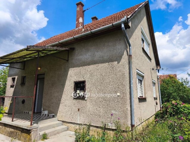 Eladó családi ház, Szeghalmon 16 M Ft, 4 szobás