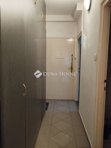 Eladó téglalakás, Székesfehérvárott 48.4 M Ft, 2 szobás