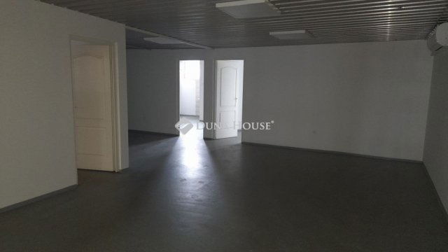 Kiadó üzlethelyiség, Debrecenben 700 E Ft / hó