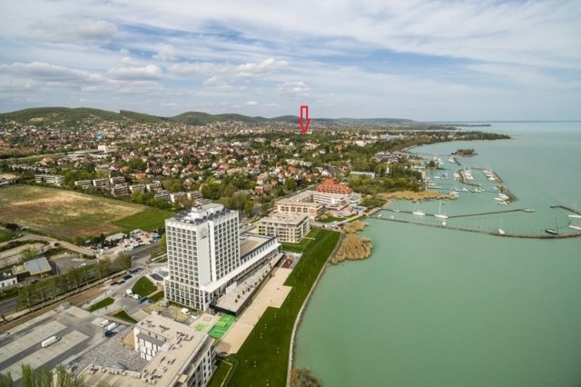 Eladó téglalakás, Balatonfüreden 199 M Ft, 11 szobás