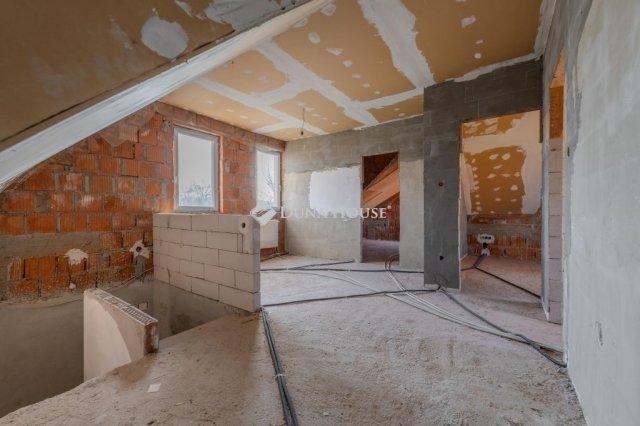 Eladó családi ház, Gödön 102.9 M Ft, 6 szobás