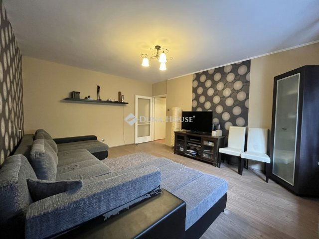 Eladó panellakás, Pakson 38.7 M Ft, 2 szobás