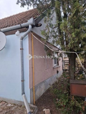 Eladó családi ház, Turán 26.8 M Ft, 2 szobás