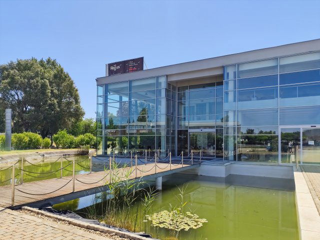 Kiadó iroda, Szentendrén, Dobogókői úton 325 E Ft / hó