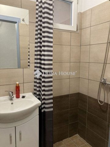 Eladó panellakás, Esztergomban 112 M Ft, 5 szobás