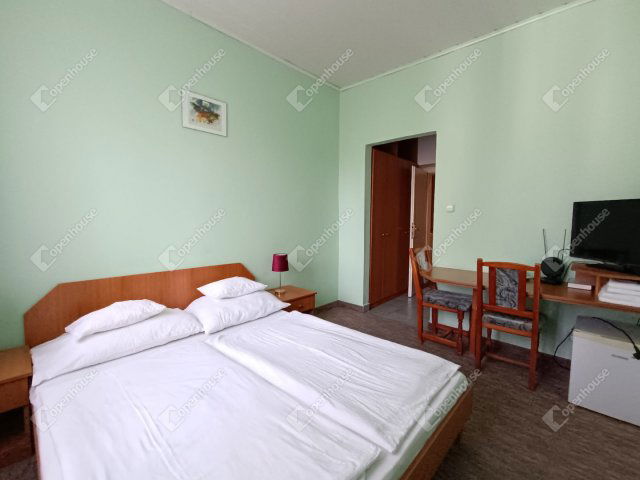 Eladó hotel, Sopronban 420 M Ft, 10 szobás / költözzbe.hu